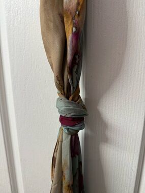 Good Condition | Original VELA Watercolor Floral Printed Woven Modal Scarf/Hijab